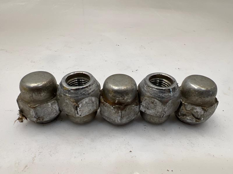 2011 Nissan Juke Lug Nuts