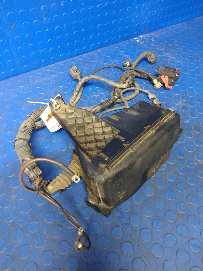 2006 - 2014 Volvo XC90 Fuse Box Assembly Engine Compartment OEM