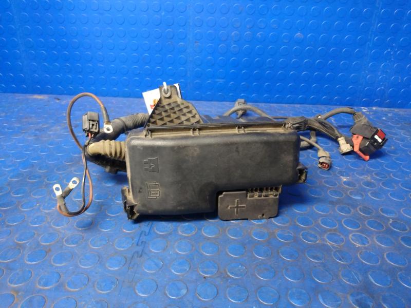 2006 - 2014 Volvo XC90 Fuse Box Assembly Engine Compartment OEM