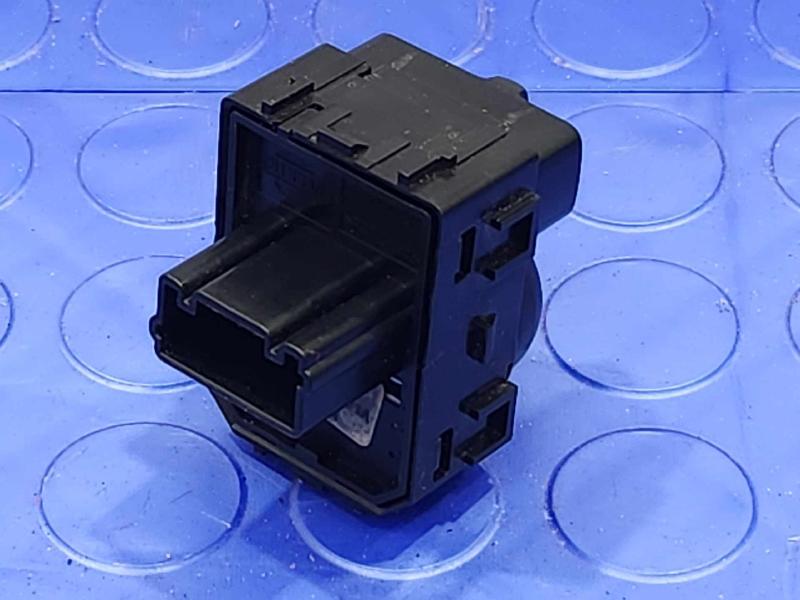 2015 Nissan Rogue Door Switch Front
