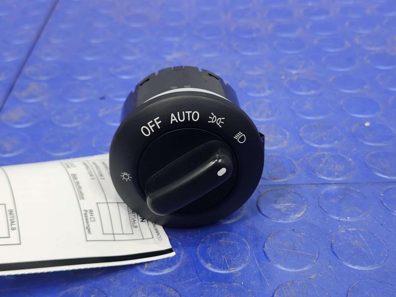 2017-2021 Nissan Titan Automatic Headlight Control Switch OEM 25542-EZ00A