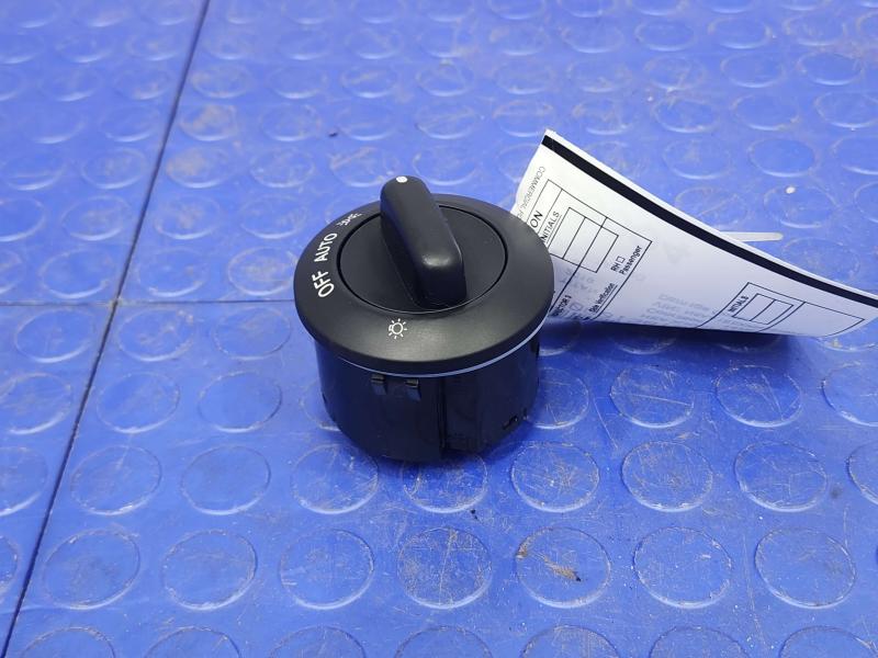 2017-2021 Nissan Titan Automatic Headlight Control Switch OEM 25542-EZ00A