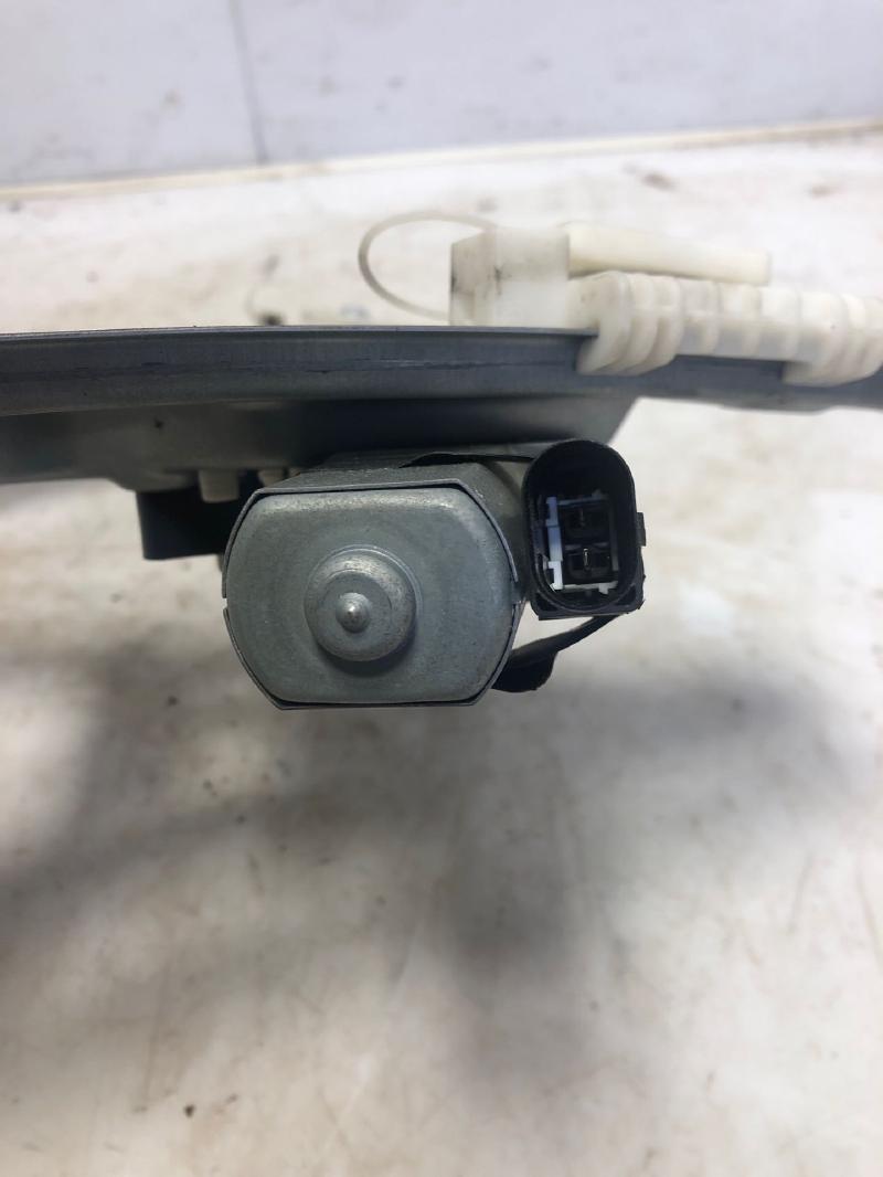 2008 Smart Fortwo Front Door Regulator