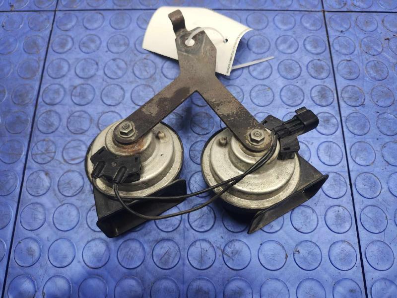 2009-2014 Ford F-150 Dual Note Horn Assembly Genuine OEM 9L3Z13832A