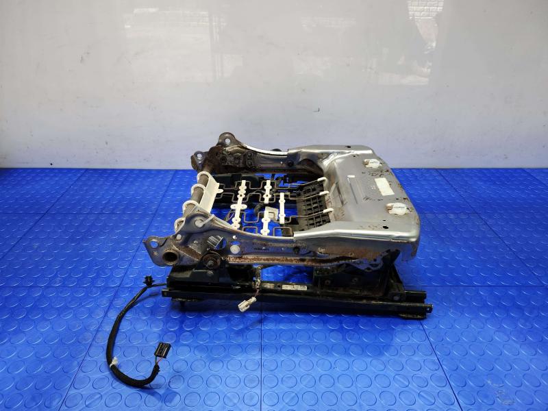 2022 Nissan Altima Seat Track