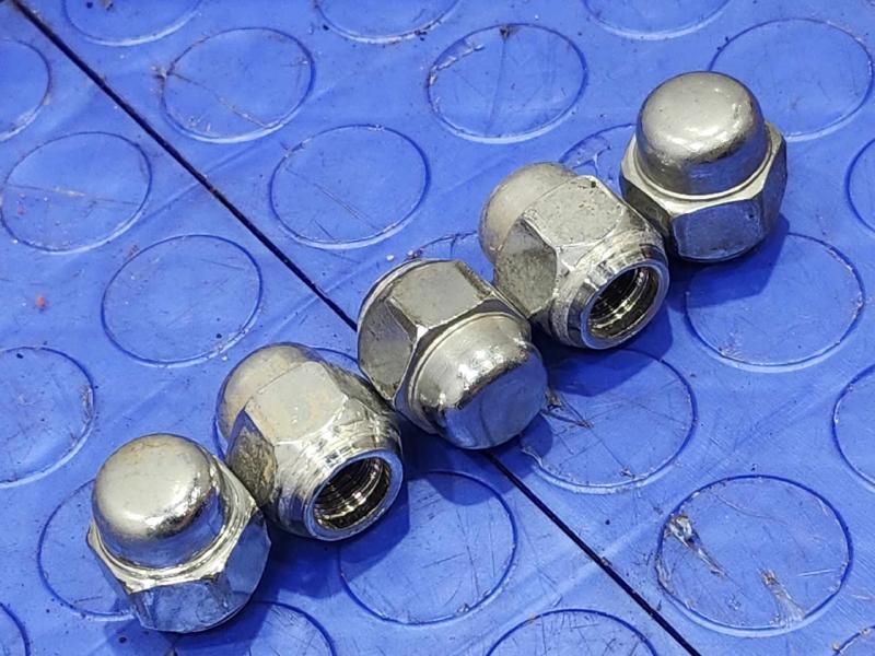 2021 Nissan Sentra Lug Nuts
