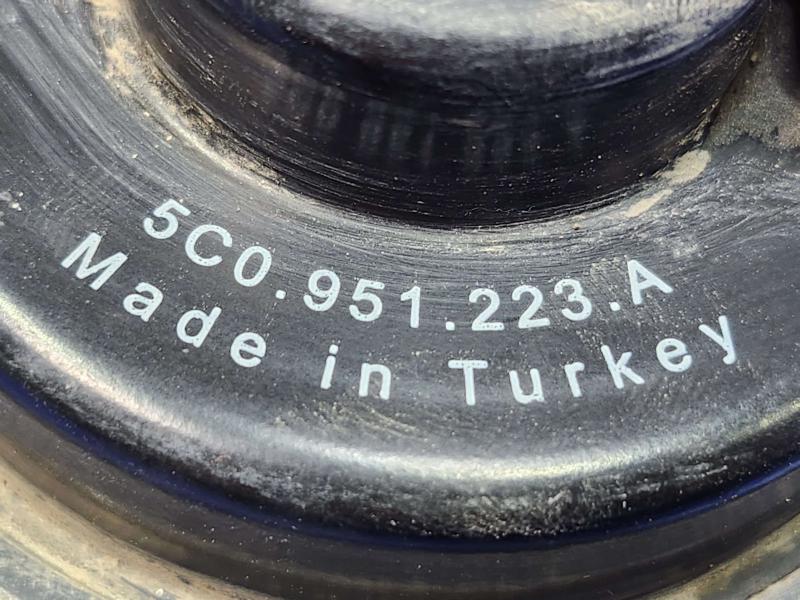 2015 Volkswagen Beetle Horn