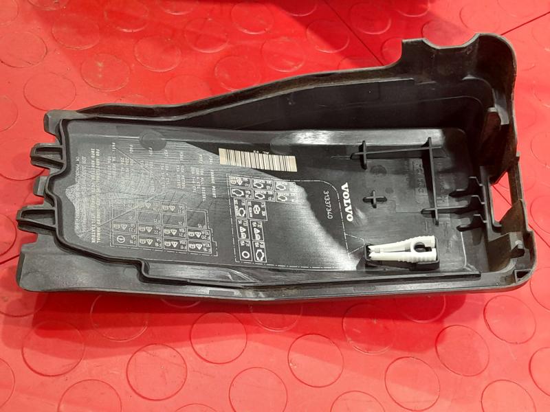 2012-2013 Volvo S60 XC60 Engine Fuse Box Relay Junction Block Genuine OEM