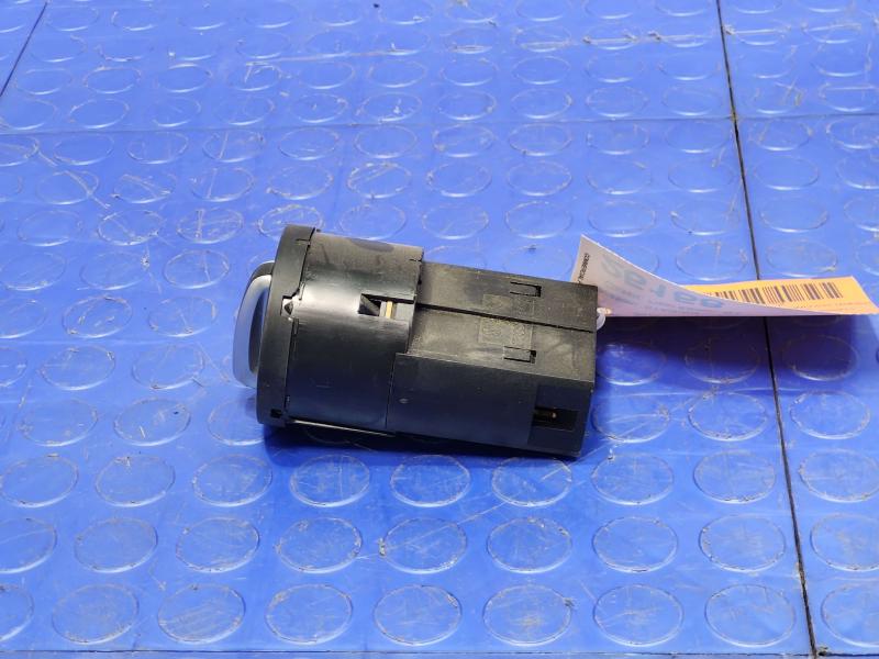 2015 Volkswagen Beetle Headlight Switch (Dash Mtd)