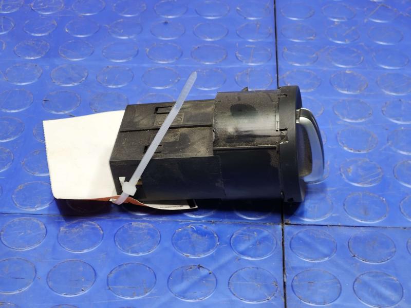 2015 Volkswagen Beetle Headlight Switch (Dash Mtd)