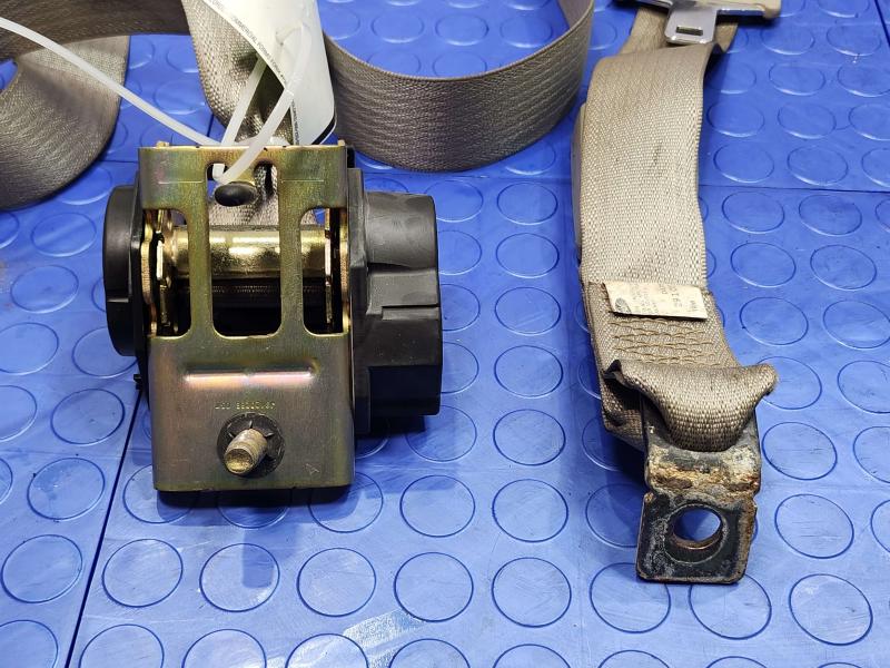 2003 Lincoln Town Car Rear Seat Belt