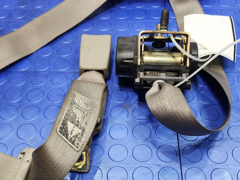 2003 Lincoln Town Car Rear Seat Belt