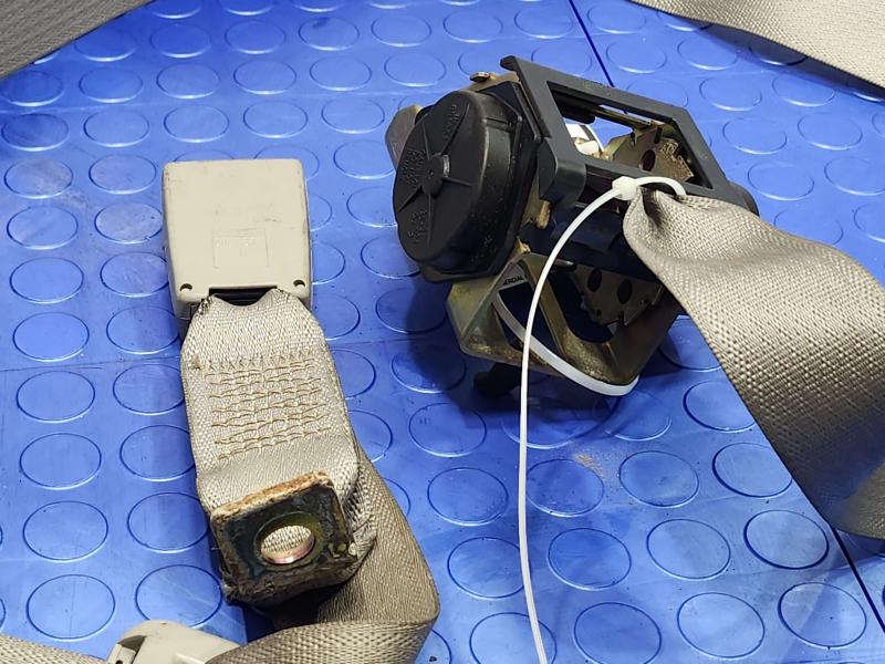 2003 Lincoln Town Car Rear Seat Belt
