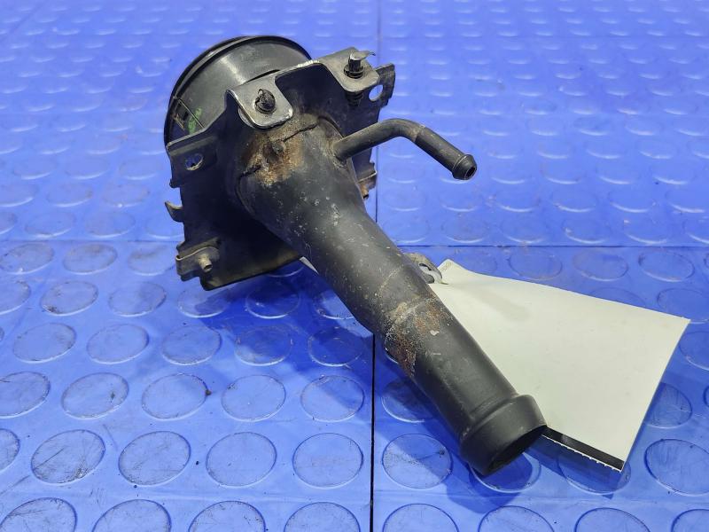 2015 GMC Yukon XL Fuel Filler Neck Assembly Filler Pipe Genuine OEM 22772987
