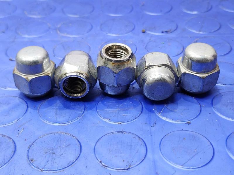 2015 Nissan Leaf Lug Nuts
