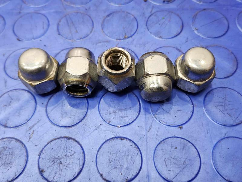 2015 Nissan Leaf Lug Nuts