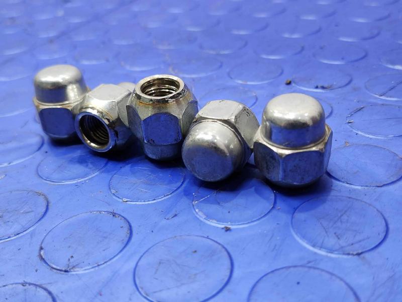 2015 Nissan Leaf Lug Nuts