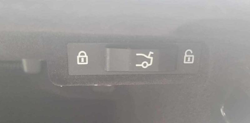2012 BMW 328i Glove Box