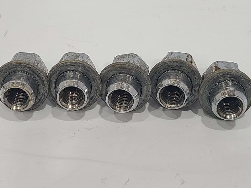 2015 Genesis Genesis Lug Nuts