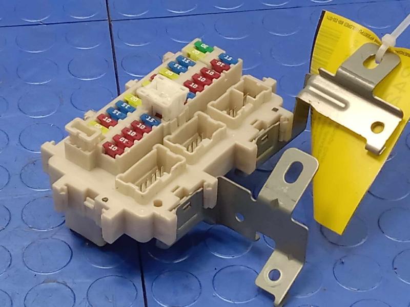 2014 Infiniti QX80 Cabin Fuse Box