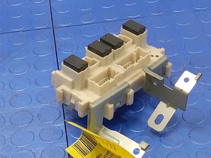 2014 Infiniti QX80 Cabin Fuse Box