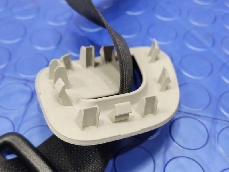 2011 Infiniti QX56 Rear Seat Belt