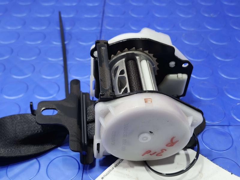 2011 Infiniti QX56 Rear Seat Belt