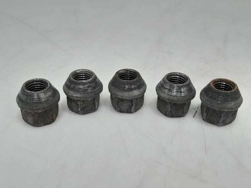 2007 Cadillac DTS Lug Nuts
