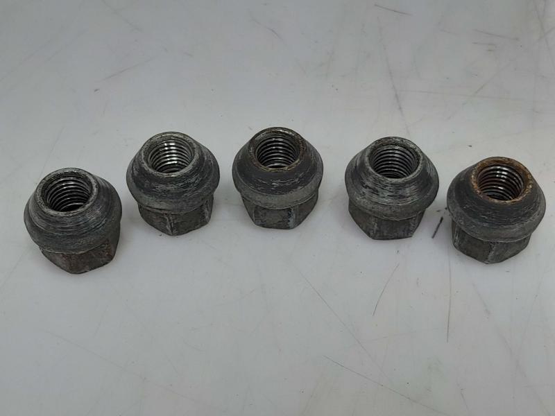 2007 Cadillac DTS Lug Nuts