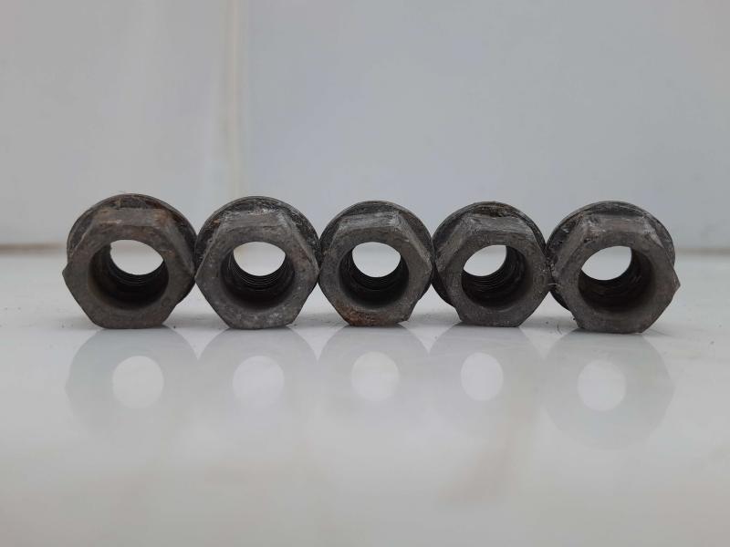 2007 Cadillac DTS Lug Nuts