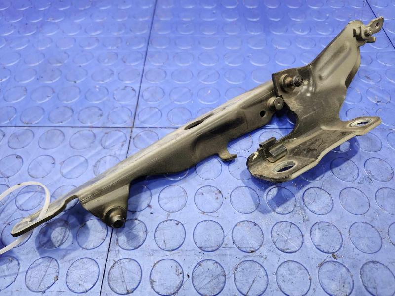 2012 Volvo XC60 Hood Hinge