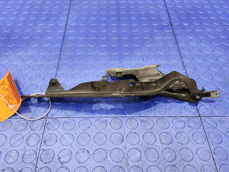 2012 Volvo XC60 Hood Hinge