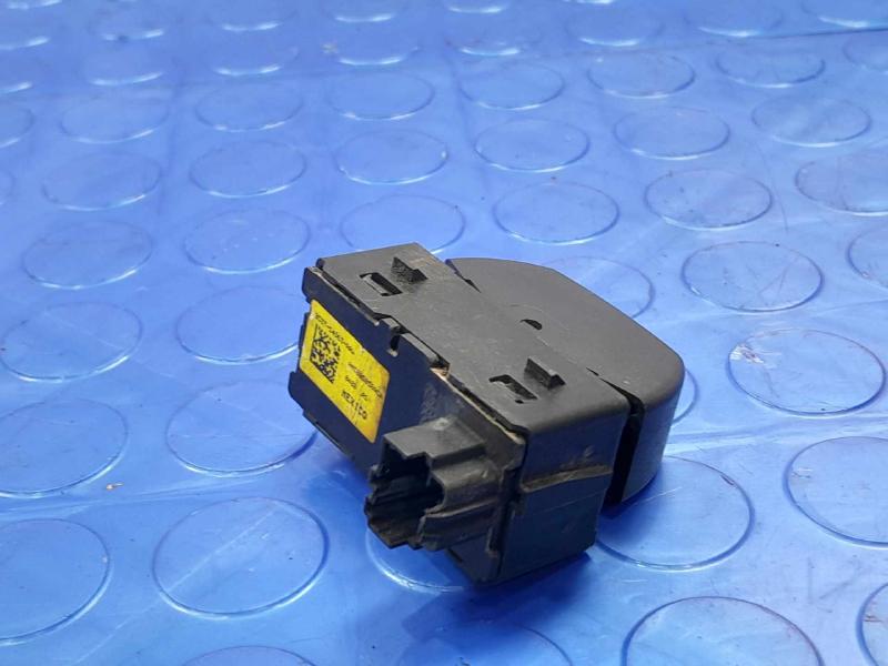 2011 Ford F-250 Super Duty Door Switch Front