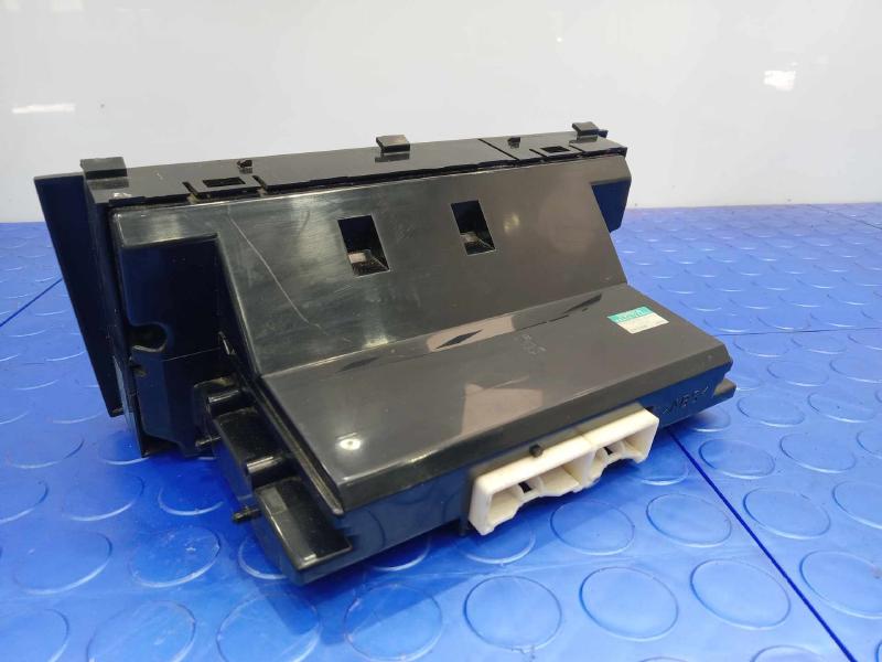 2001 Lexus IS300 Heater A/C Control