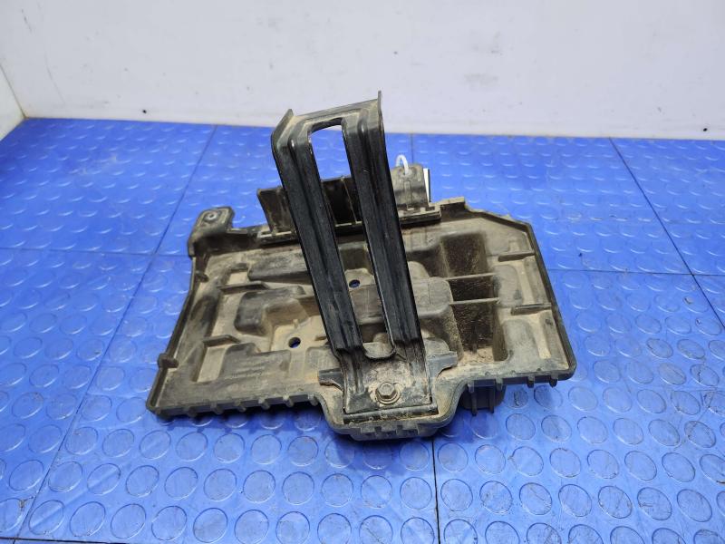 2015-2021 Kia Sedona OEM 80 Amp Battery Tray Carrier Assembly 37150A9000