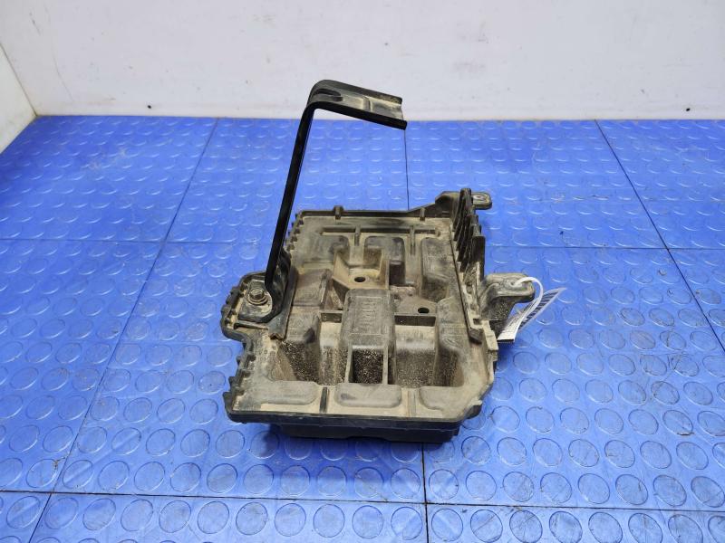 2015-2021 Kia Sedona OEM 80 Amp Battery Tray Carrier Assembly 37150A9000
