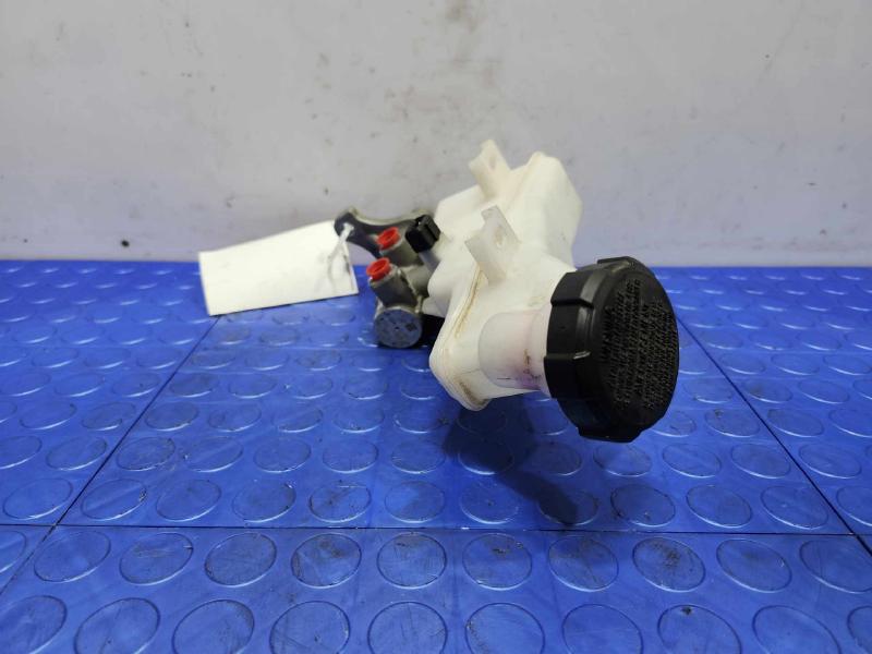 2018-2019 Kia Rio Brake Master Cylinder Assembly Genuine OEM 58510H9210
