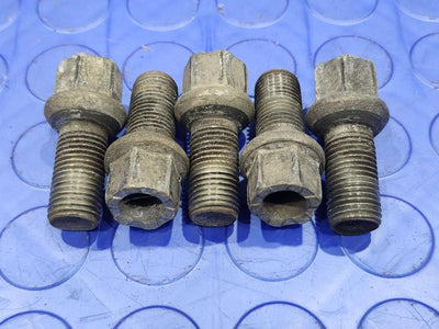 2016 Volkswagen Jetta Lug Nuts