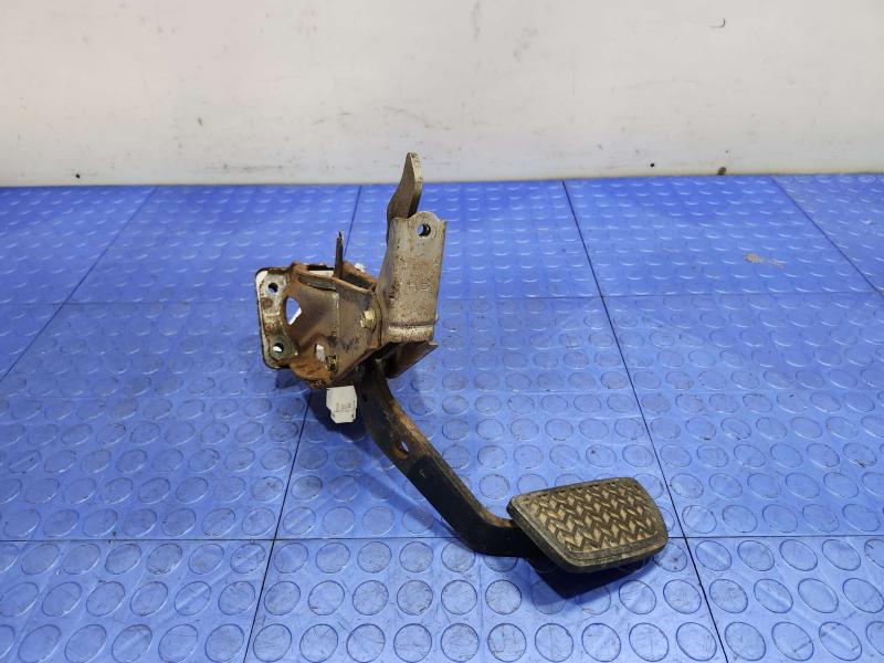 2003 Toyota 4Runner Brake Pedal