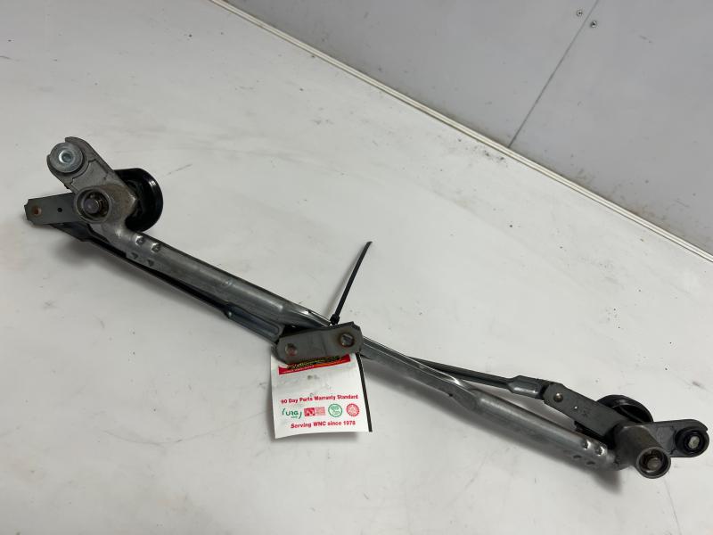 2011 - 2015 Kia Sorento Windshield Wiper Linkage OEM 981201U000