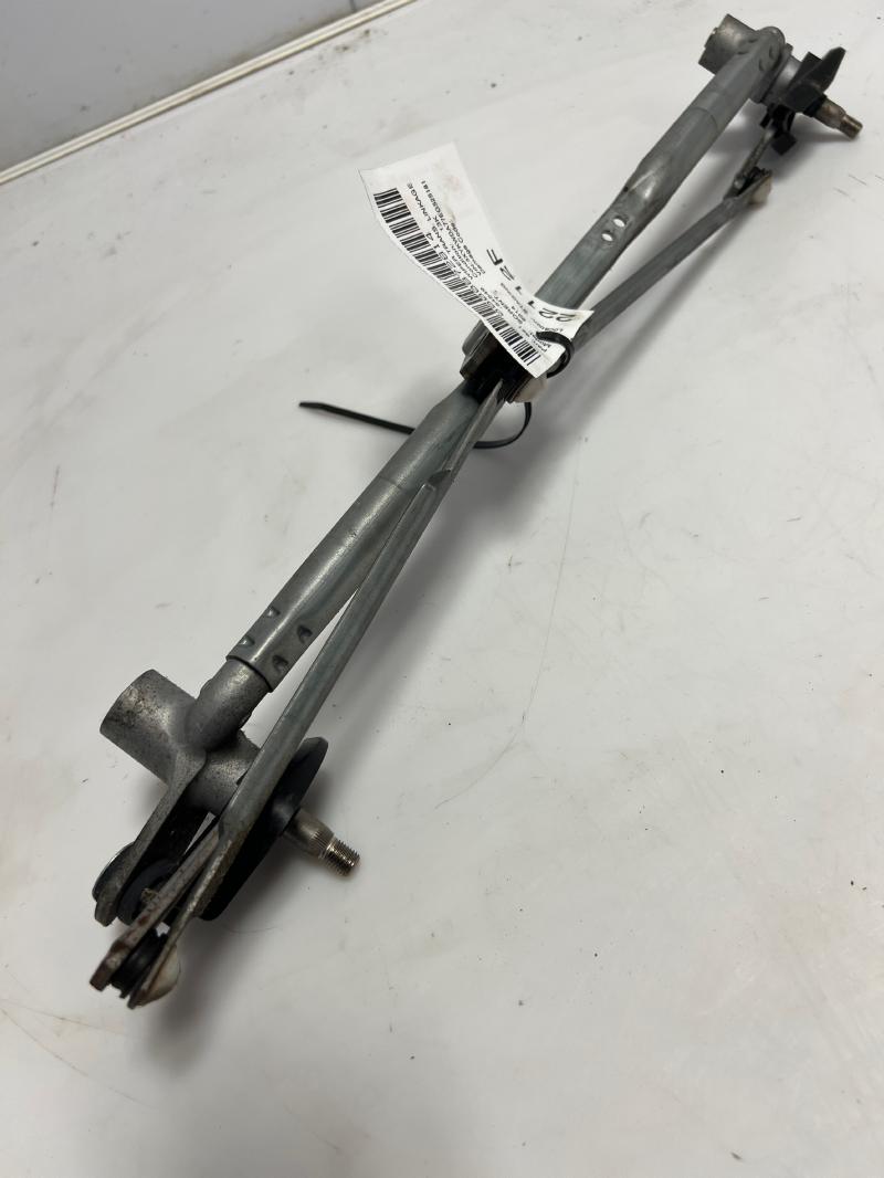2011 - 2015 Kia Sorento Windshield Wiper Linkage OEM 981201U000