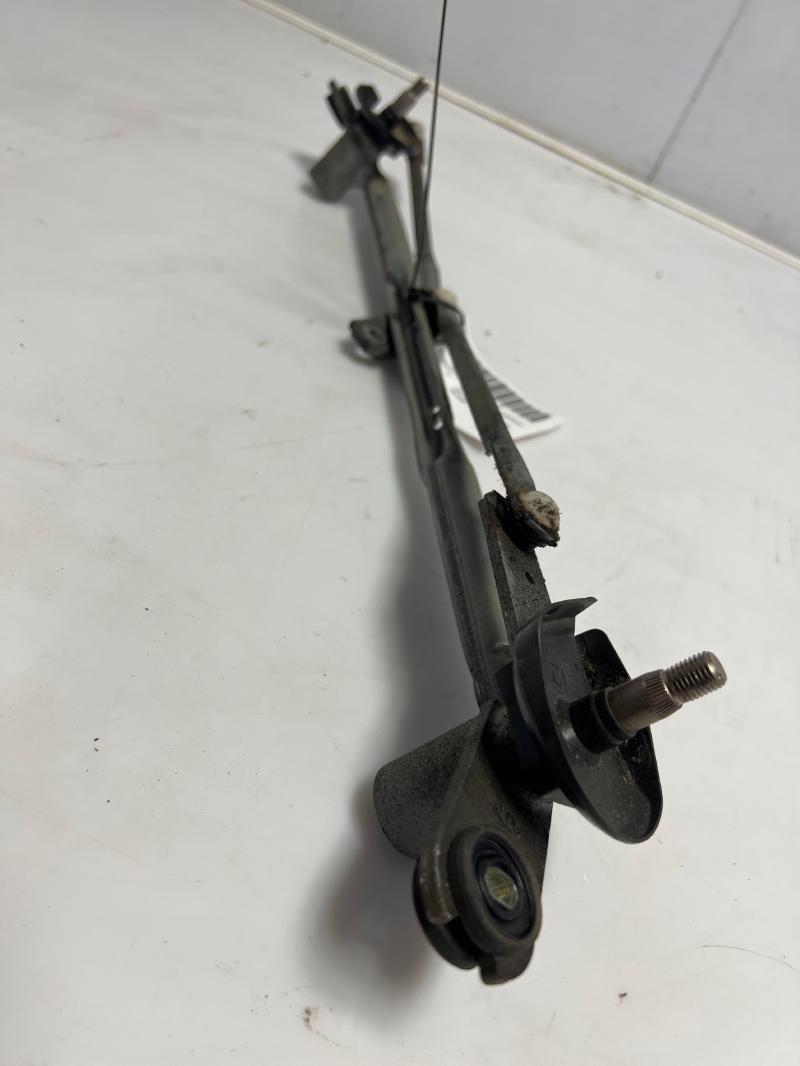 2011 - 2015 Kia Sorento Windshield Wiper Linkage OEM 981201U000