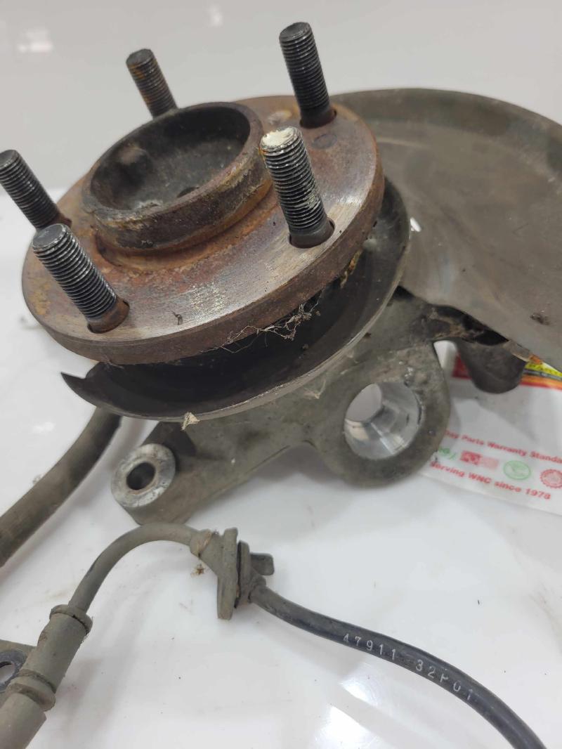 1991 - 1996 Nissan 300ZX Front Spindle Knuckle with Hub LH Driver Side OEM 4001130P05