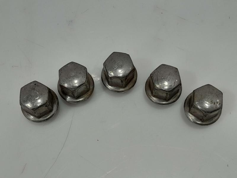 2011 Jeep Grand Cherokee Lug Nuts