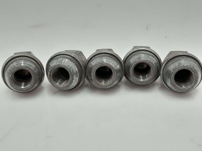 2011 Jeep Grand Cherokee Lug Nuts