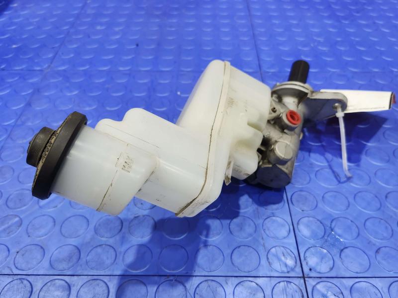 2007-2011 Toyota Camry Brake Master Cylinder Assembly Genuine OEM 4720106430
