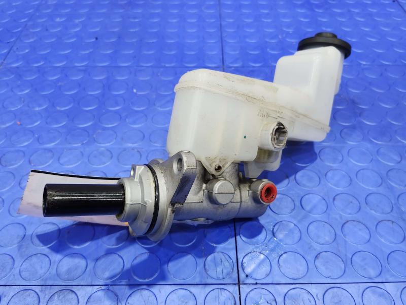 2007-2011 Toyota Camry Brake Master Cylinder Assembly Genuine OEM 4720106430