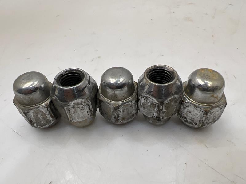 2011 Hyundai Sonata Lug Nuts