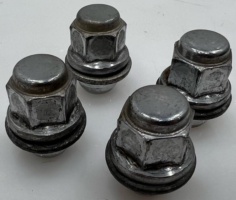2013 Toyota Prius Lug Nuts