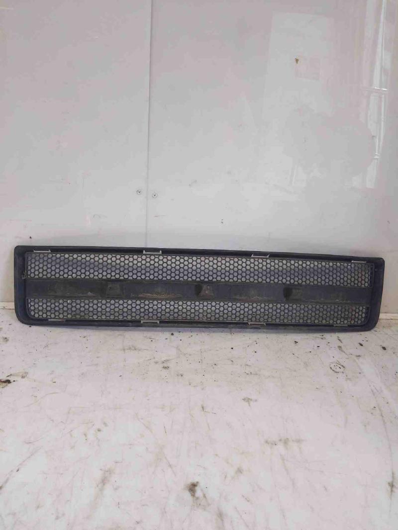 2005 Saturn Vue Grille